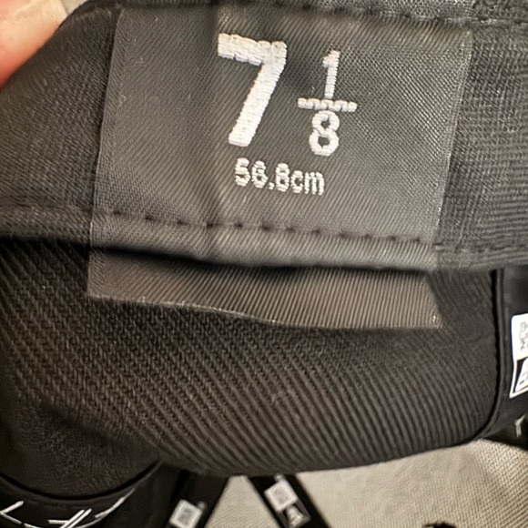 7 1/8 New Era White Sox Hat - Picture 4 of 5